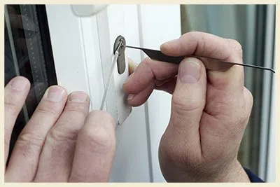 	Hawaiian Gardens Locksmiths Hawaiian Gardens, CA 562-566-4251